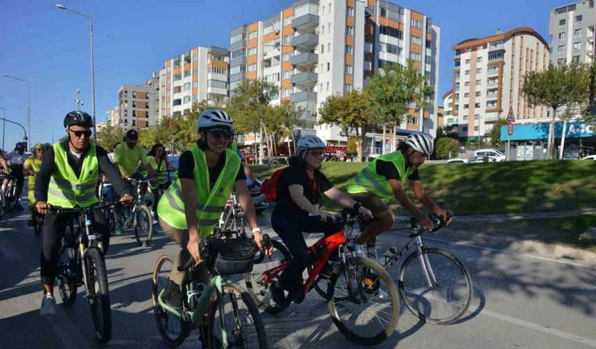Renkli Pedallar sağlıklı bir çevre için çevrildi