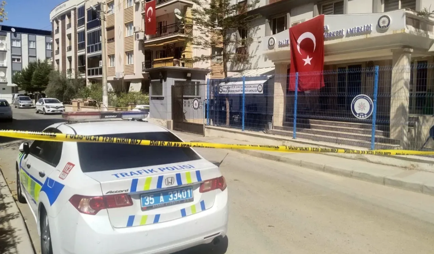İzmir'de Polis Karakoluna Saldırı