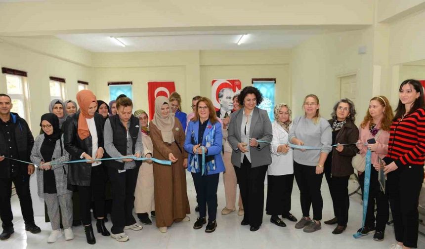 Ahmet Yesevi Mahallesi Kadın Dayanışma ve Yardımlaşma Derneği yeni merkezinde