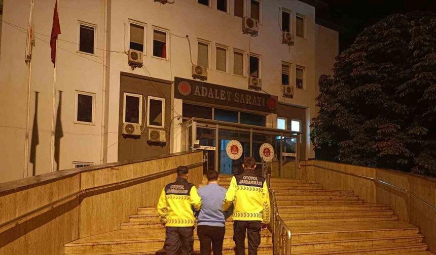 Bebekli otomobili sıkıştırıp kazaya sebep olan maganda tutuklandı