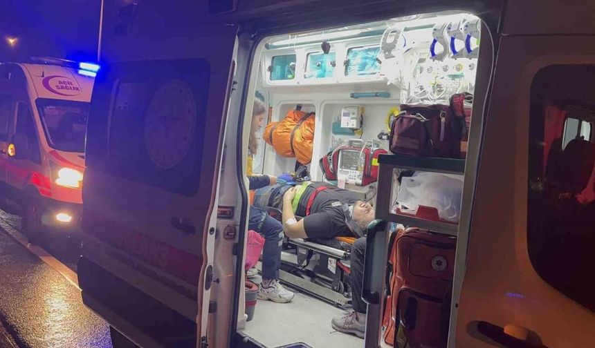 Kocaeli’de feci kaza: Sürücü yola fırladı, araç ters döndü