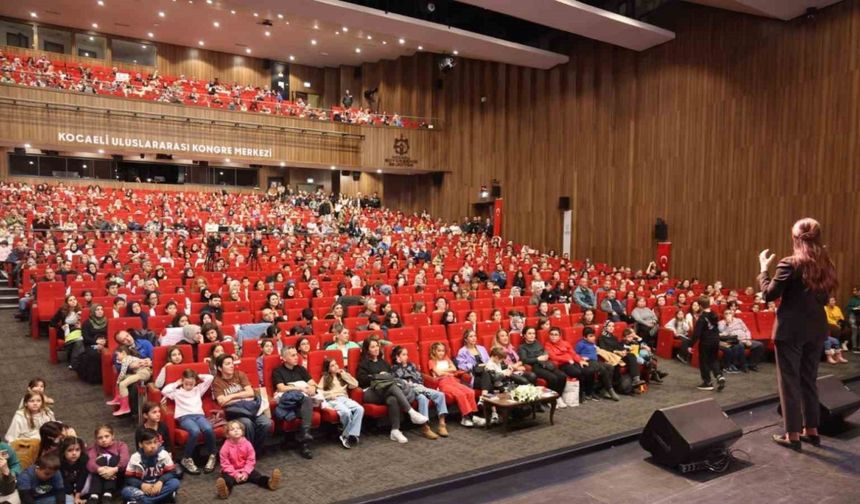 Şermin Yaşar: "Türkçe’nin en orijinal hali köylerde"