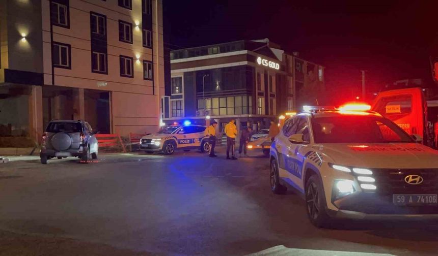 Tekirdağ’da polis kavga ihbarına gittiği arabada tabanca buldu