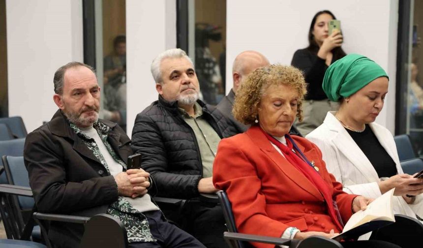 Yerel yazar ve şairler fuarda sahneye çıktı