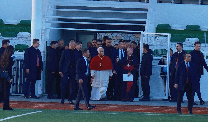 Papa 14. Leo Bursa'dan ayrıldı