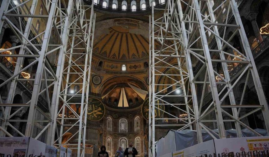 Ayasofya Bilim Kurulu Üyesi Prof. Dr. Ahmet Güleç: "Üstünde bulunduğumuz platform bu vinçleri taşıyacak durumda"