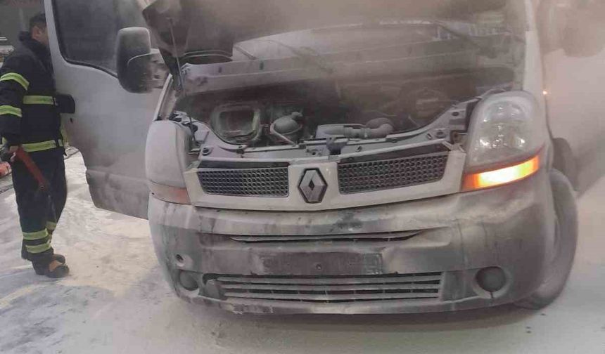 Bilecik’te araç yangını büyümeden söndürüldü