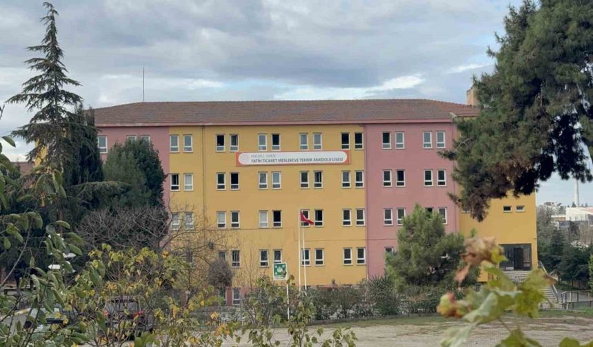Kocaeli’de 15 öğrenci zehirlenme şüphesiyle hastaneye kaldırıldı