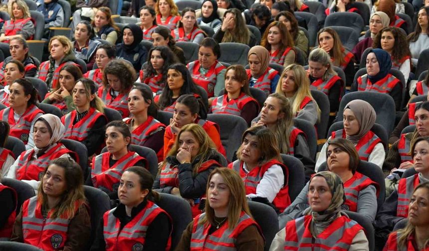 Tekirdağ’da kadın polisler "Kadın Yasal Hakları Eğitimi" konferansında bilgilendirildi