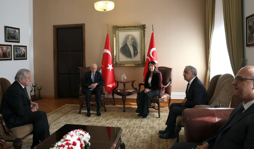 DEM Parti, Bahçeli'yi ziyaret etti! Tek cümlelik açıklama gündem oldu