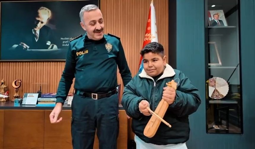 Emniyet kapılarını çocuklara açtı