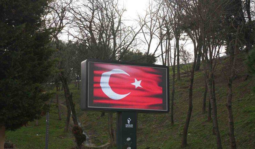 Esenler ay yıldızlı bayrağa büründü