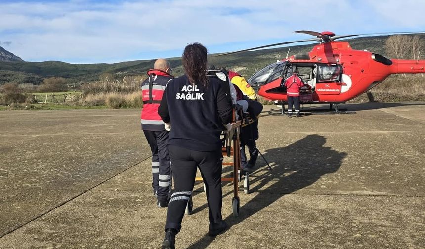 Gökçeada'da rahatsızlanan hasta helikopter ambulansla Çanakkale'ye sevk edildi