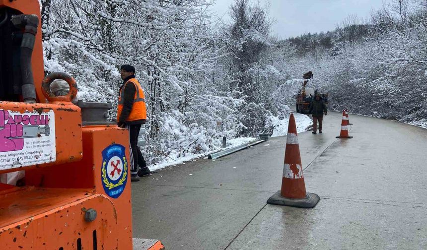 Sakarya'nın 2 ilçesinde 5 bin metrelik oto korkuluk montajı tamamlandı