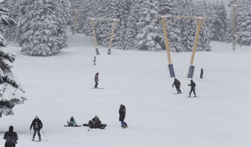 Uludağ'da kar kalınlığı 95 santimetreye ulaştı
