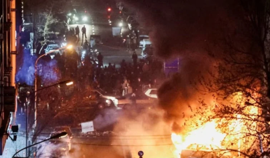 İran: Protestolarda 3 bin 117 kişi hayatını kaybetti