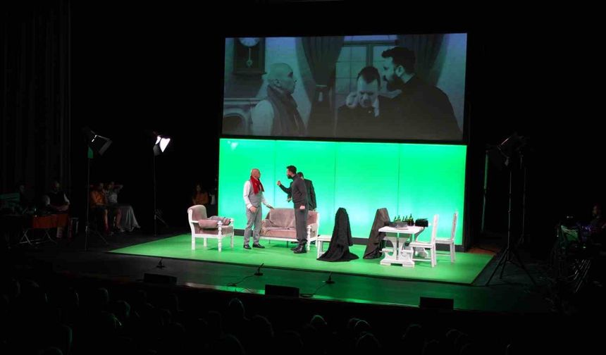 'ADİLLER' seyircisiyle buluştu