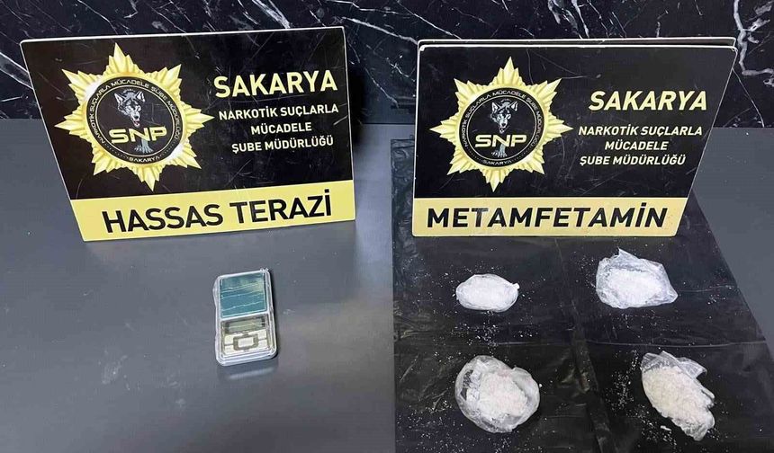 İstanbul'dan Sakarya'ya zehir taşıyan iki şahıs tutuklandı