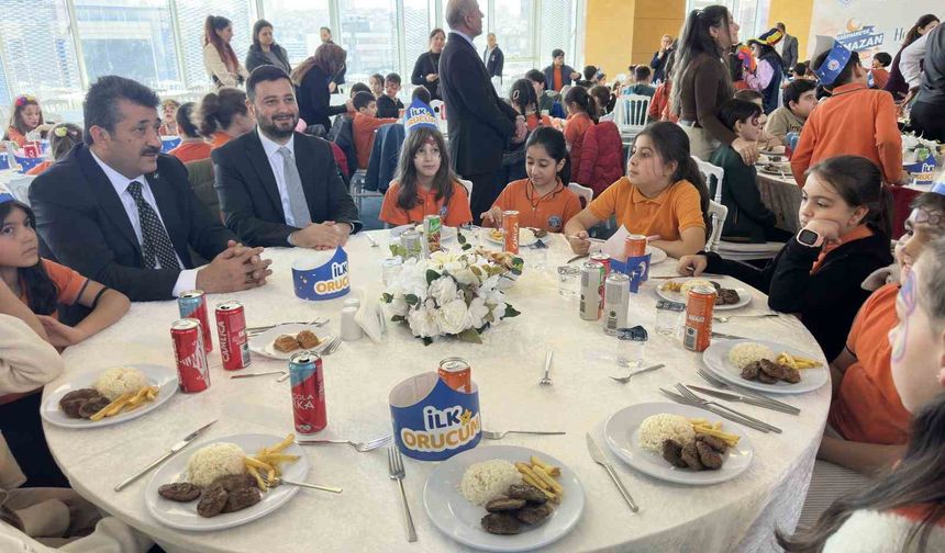 Kağıthane'de Ramazan'ın ilk iftarı miniklerle yapıldı