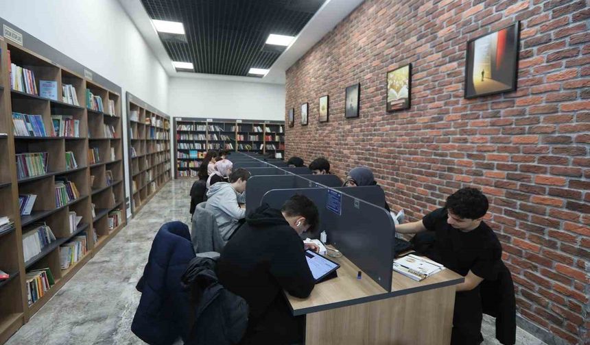 Millet kıraathaneleri Kağıthaneli gençlerin buluşma noktası oluyor