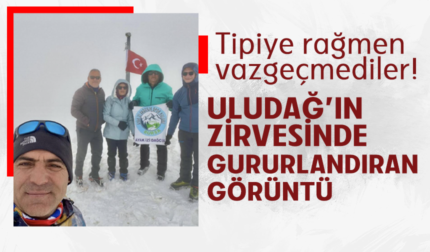 Uludağ’ın zirvesindeki donmuş Türk Bayrağını dağcılar değiştirdi