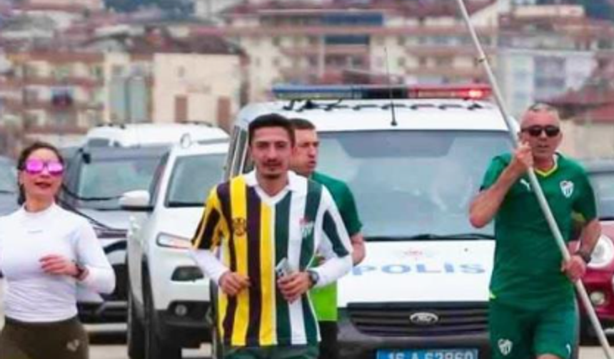 Bursa'da Sevgililer Günü'nde şampiyonluk sloganıyla koşu düzenlendi