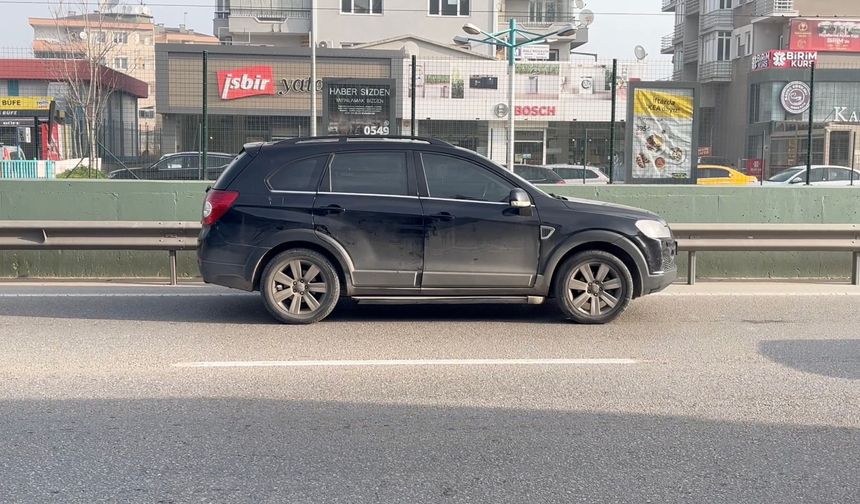Bursa'nın Nilüfer ilçesinde yolun ortasına bırakılan cip herkesi şaşırttı