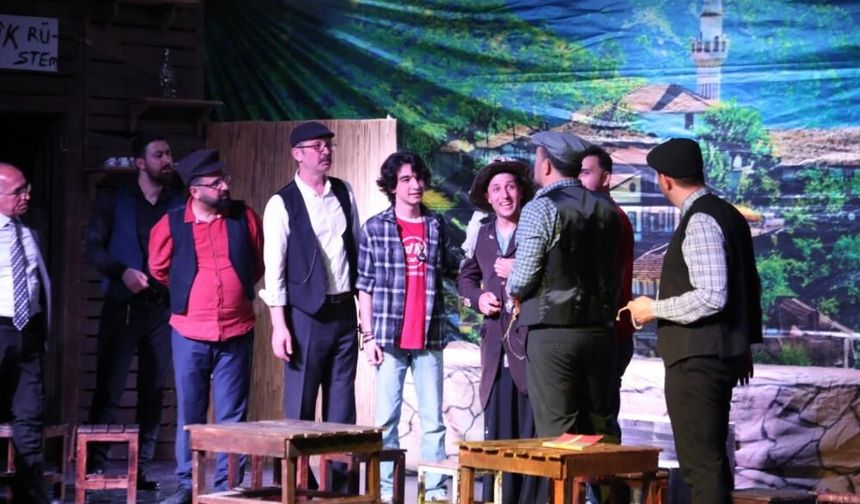 İnegöl'de Dünya Tiyatrolar Günü "Komşu Köyün Delisi" ile kutlandı