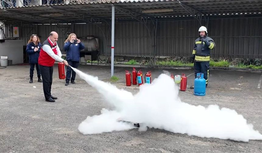 Alevlere karşı eğitim: Tarım personeli yangınla mücadeleyi sahada öğrendi