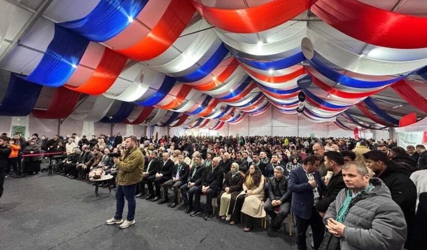 Arnavutköy'de hamsi ve horon coşkusu