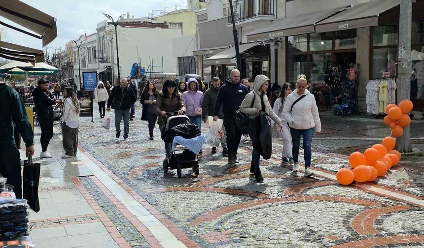 Edirne'de yağmura rağmen alışveriş yoğunluğu
