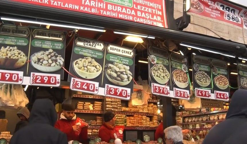 Eminönü'nde bayram alışverişi hareketliliği
