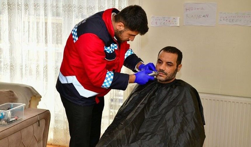 Esenyurt Belediyesi'nden bayram öncesi evde kişisel bakım hizmeti