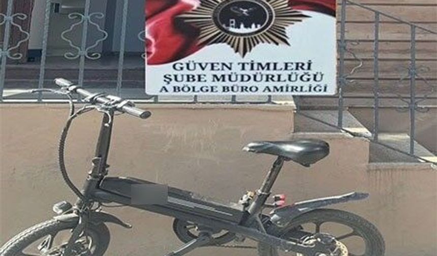 Fatih'te kadının cep telefonunu çalan hırsız yakalandı