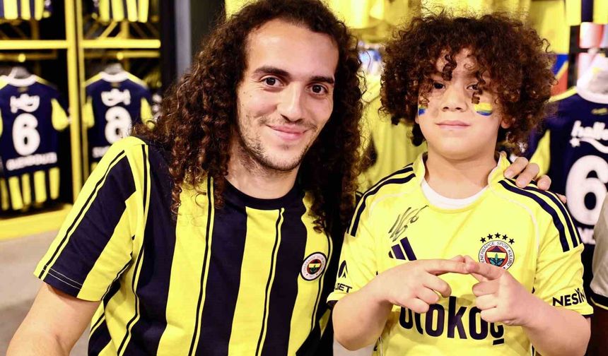 Fenerbahçeli futbolcular Guendouzi, Nene ve Cherif, taraftarlarla buluştu