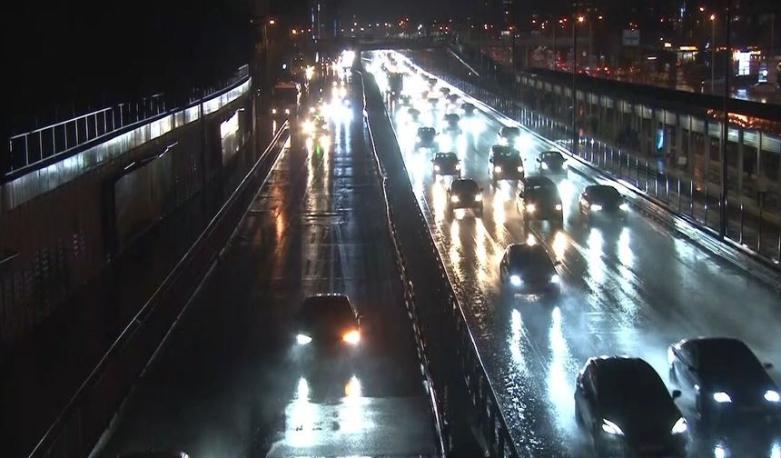 İstanbul'da sağanak yağış etkili oldu