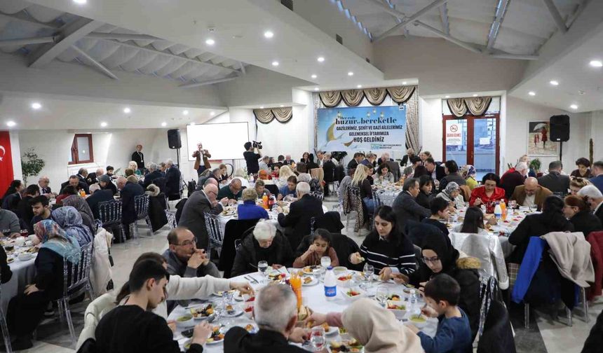 Kadir Gecesi'nde şehit ve gazi aileleri iftar sofrasında buluştu