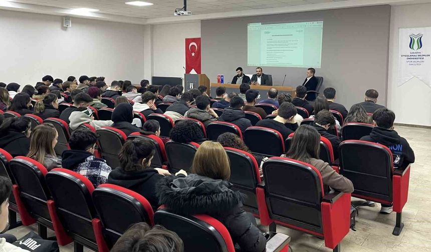 Kamu ve sektör temsilcileri tecrübelerini öğrencilerle paylaştı