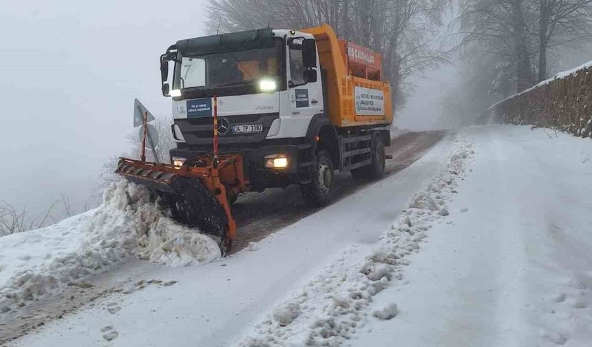Kocaeli'nin yüksek kesimleri bayram sabahı beyaza büründü