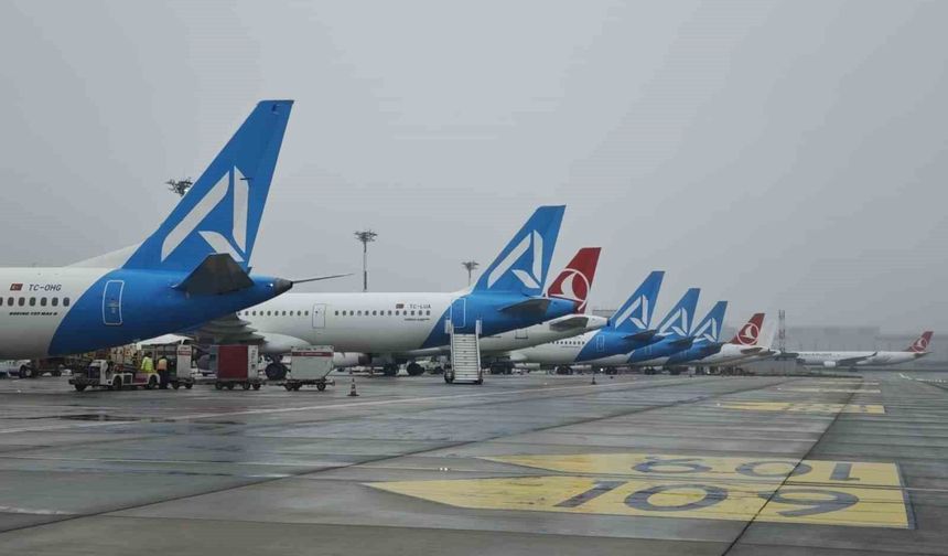 Olumsuz hava şartlarına rağmen İGA İstanbul Havalimanı'nda operasyonlar devam ediyor