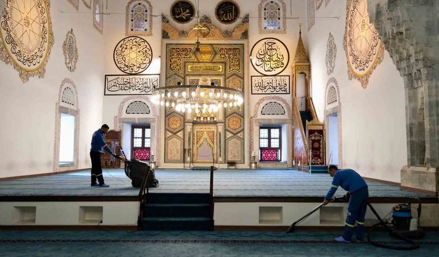 Yıldırım'da camilere bayram temizliği