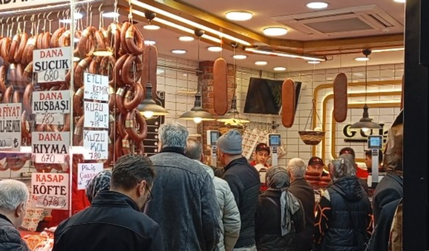 Bursa'da bayram öncesi kasaplarda yoğunluk