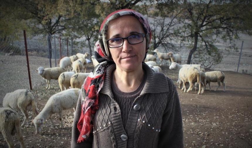 Bursa'da boğazından bıçaklanarak öldürülen kadının eski görüntüleri ortaya çıktı