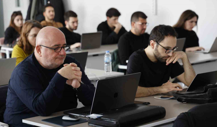 Büyükşehir’den teknoloji meraklısı gençlere yapay zeka eğitimi