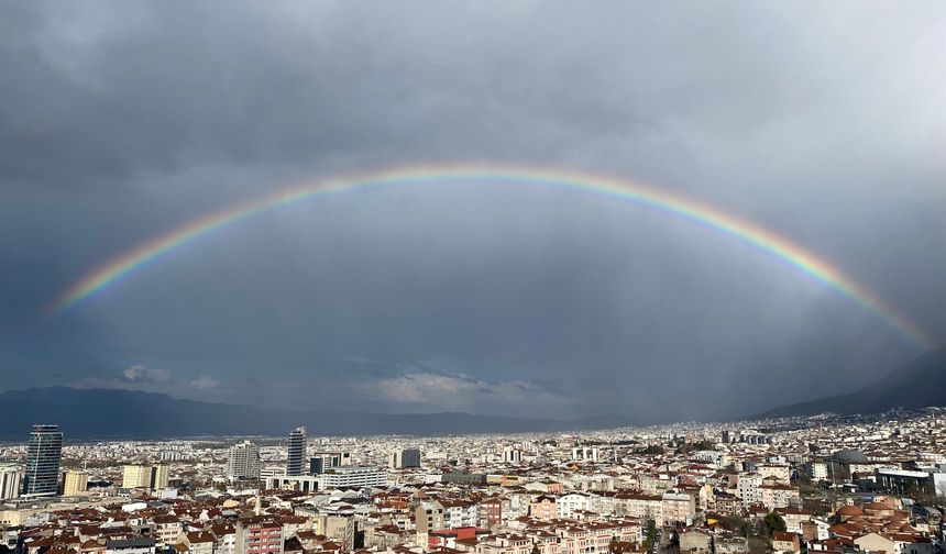 Bursa'da yağmur sonrası gökkuşağı şöleni