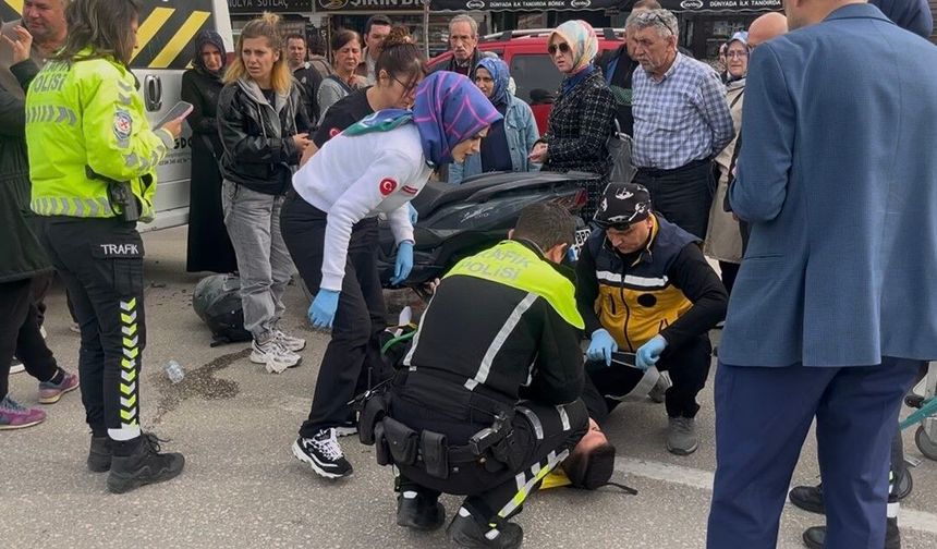 Bursa Osmangazi’de işçi servisine motosiklet çarptı: 2 yaralı