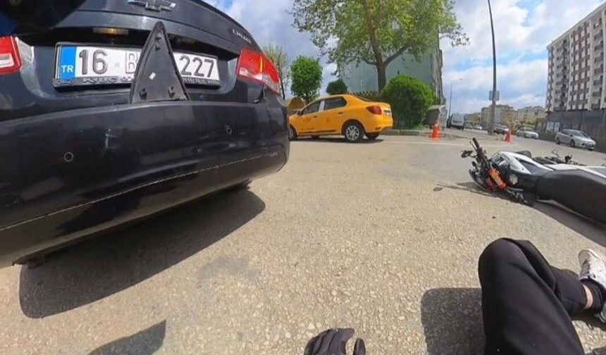 Bursa Yıldırım'da motosiklet otomobile çarptı |  O anlar kask kamerasına yansıdı