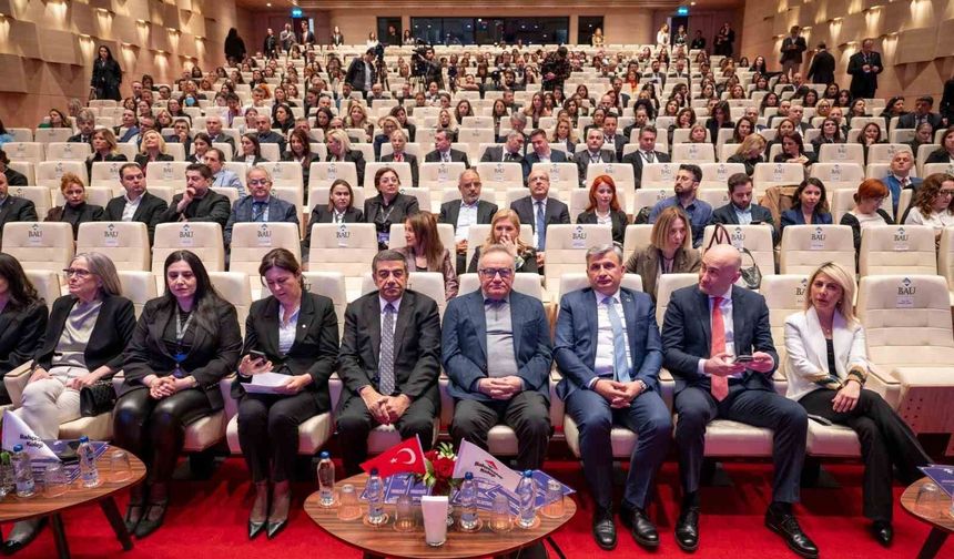 Bahçeşehir Koleji 'Erken Çocuklukta Aile, Okul ve Değerler Sempozyumu' düzenledi
