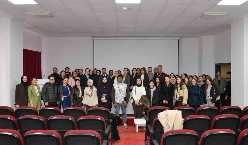 Bilecik İl Sağlık Müdürü Dr. Ferhat Damkacı bilgi ve tecrübelerini öğrencilerle paylaştı