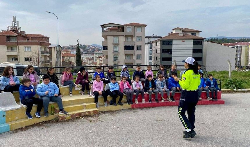 Bilecik'te öğrencilere uygulamalı trafik eğitimi